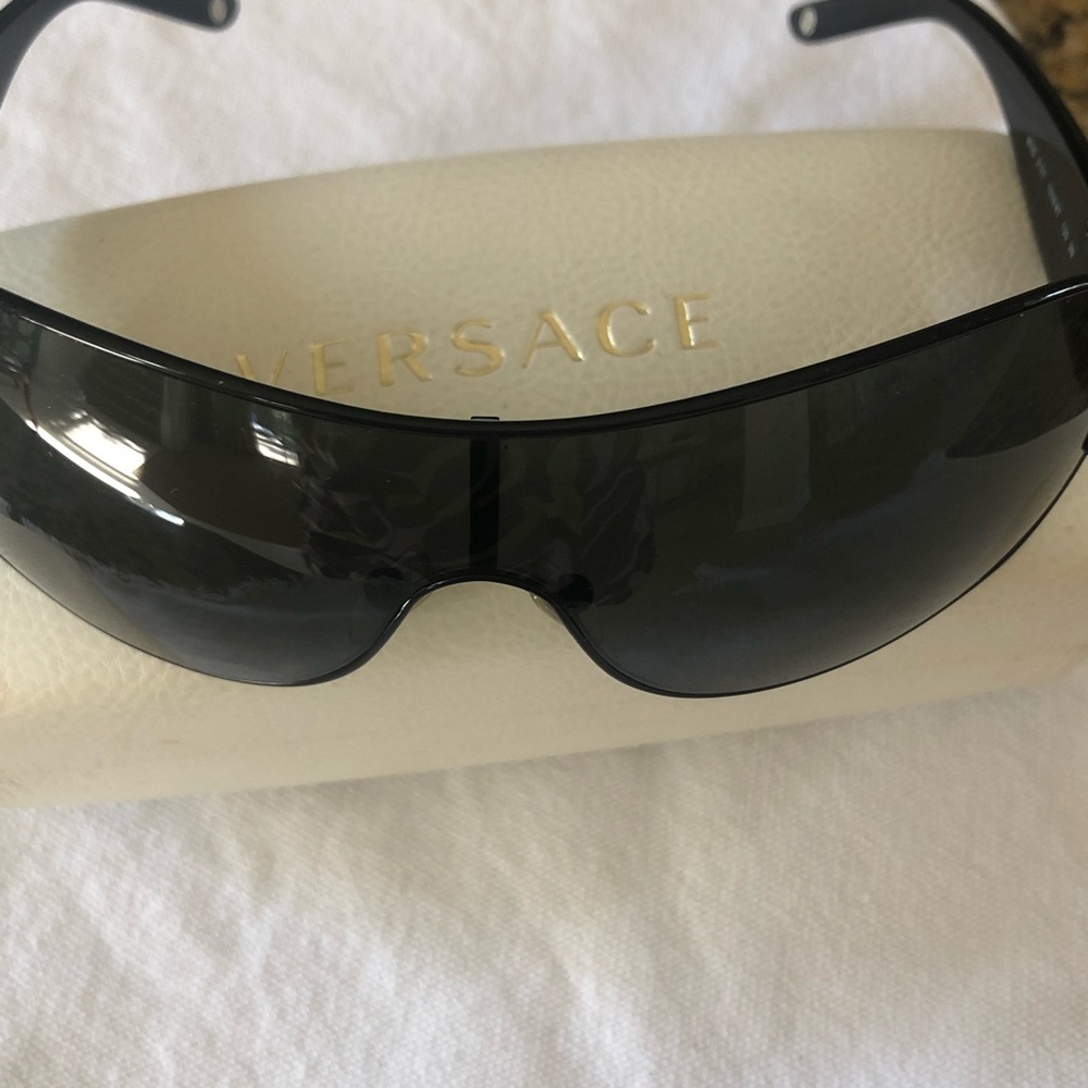 AuthenticVersace wrap around sunglasses Mod 2101.